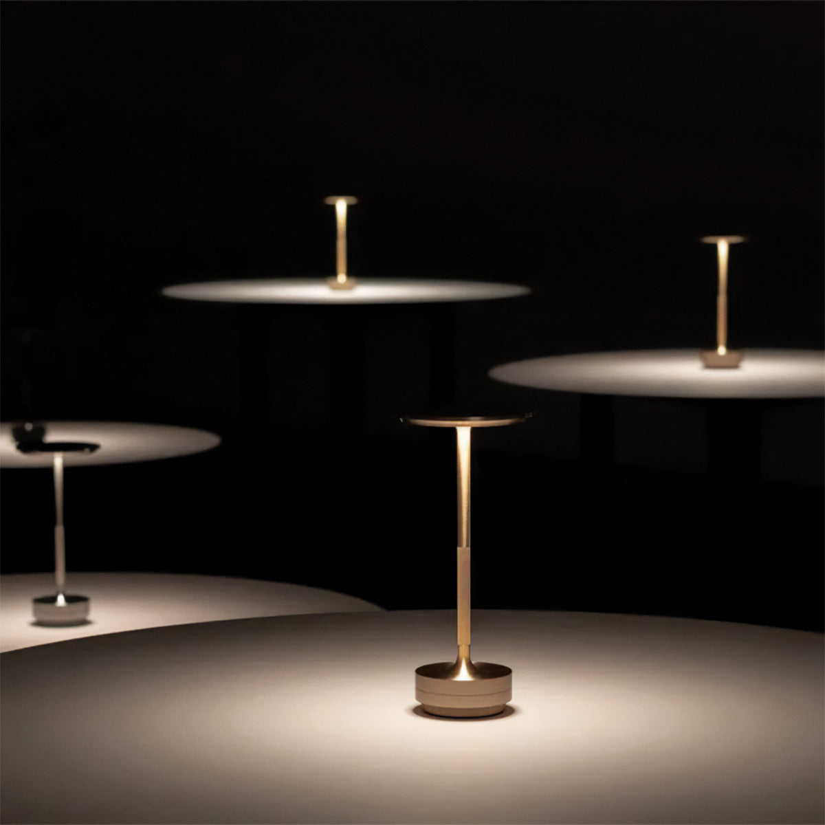 Luxurious Navoby table lamp