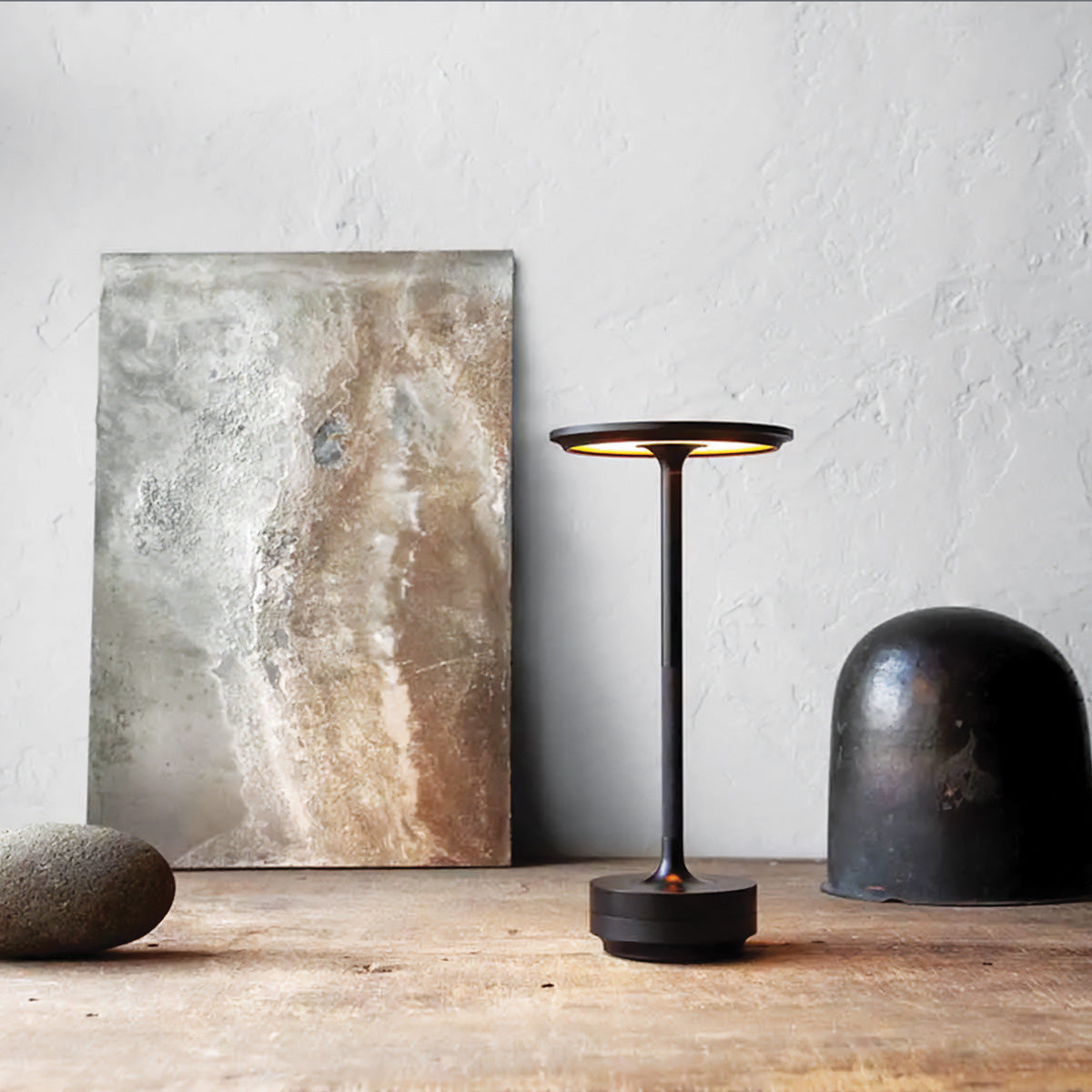 Luxurious Navoby table lamp